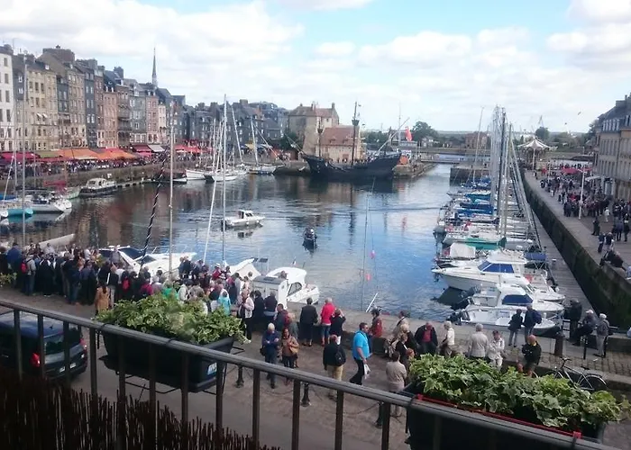 Le Balcon Du Port Apartment *